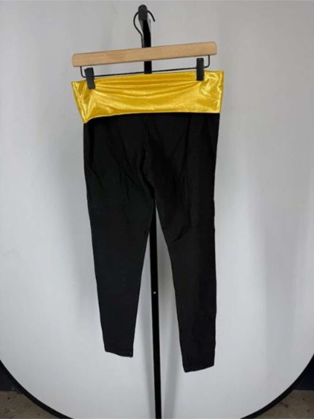 PINK Iowa Hawkeyes Y2K Gold Shimmer Foldover Leggings - Picture 4 of 4